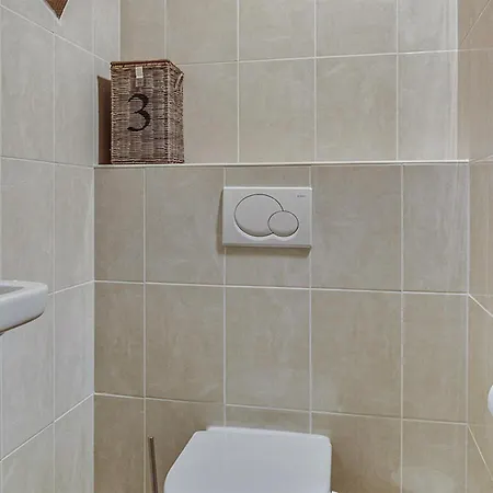 3 Bedroom Cozy In Holiday home